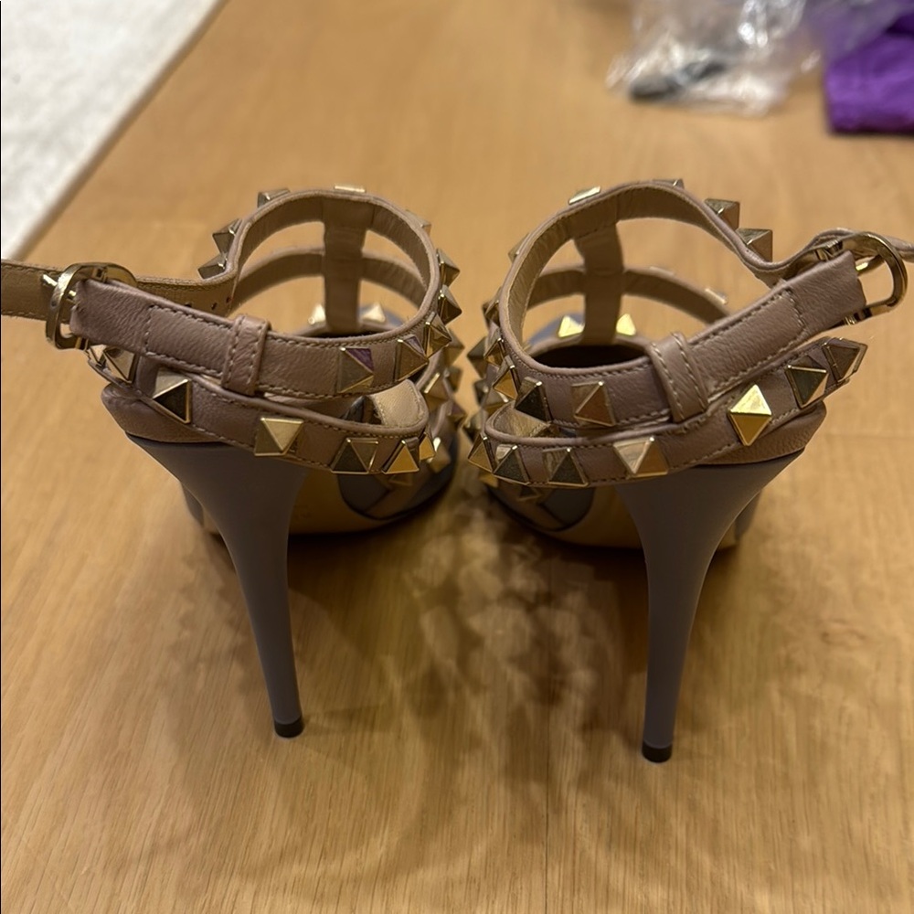 Valentino Rockstud T-strap Blue and Tan Studded Slingback Heels - Picture 8 of 9